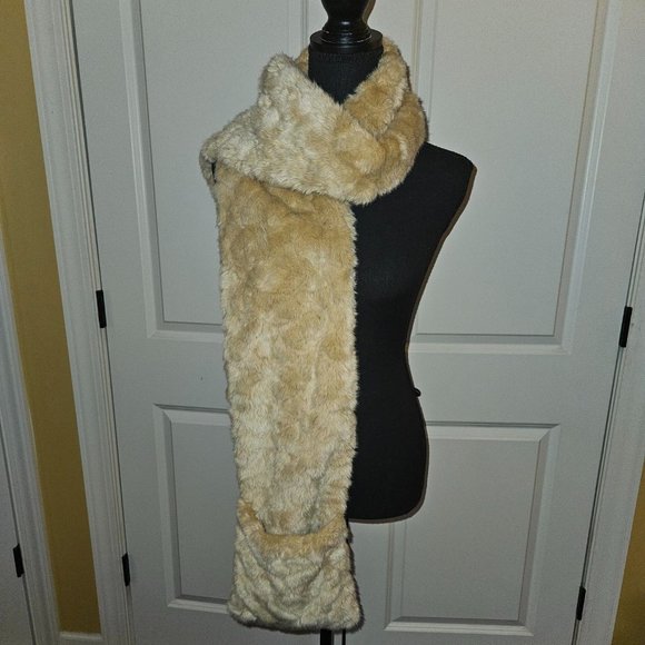 CAbi Faux Fur Tan Scarf - Picture 1 of 5